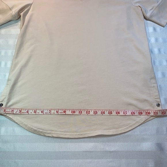 Jane + Delaney Cream Short Sleeve T Shirt Top Button Cuffs Sz M Rounded Hem - Picture 6 of 12